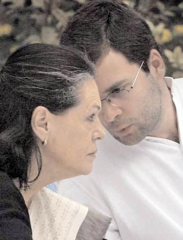 30 मई 2012: तस्वीरों में इंडिया टुडे | पढ़ें इंडिया 30 मई 2012: तस्वीरों में इंडिया टुडे | <a style='COLOR: #d71920' href='http://bit.ly/indiatoday-hindi-section' target='_blank'>पढ़ें इंडिया