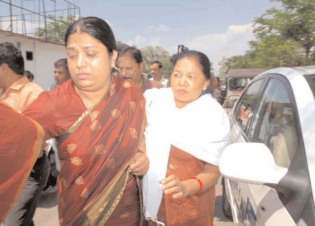 23 मई 2012: तस्वीरों में इंडिया टुडे | पढ़ें इंडिया 23 मई 2012: तस्वीरों में इंडिया टुडे | <a style='COLOR: #d71920' href='http://bit.ly/indiatoday-hindi-section' target='_blank'>पढ़ें इंडिया