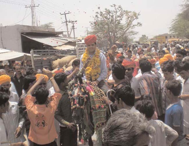 23 मई 2012: तस्वीरों में इंडिया टुडे | पढ़ें इंडिया 23 मई 2012: तस्वीरों में इंडिया टुडे | <a style='COLOR: #d71920' href='http://bit.ly/indiatoday-hindi-section' target='_blank'>पढ़ें इंडिया