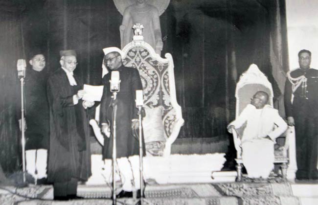 23 मई 2012: तस्वीरों में इंडिया टुडे | पढ़ें इंडिया 23 मई 2012: तस्वीरों में इंडिया टुडे | <a style='COLOR: #d71920' href='http://bit.ly/indiatoday-hindi-section' target='_blank'>पढ़ें इंडिया