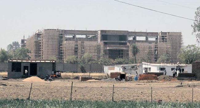 18 अप्रैल 2012: तस्वीरों में इंडिया टुडे | पढ़ें इंडिया 18 अप्रैल 2012: तस्वीरों में इंडिया टुडे | <a style='COLOR: #d71920' href='http://bit.ly/indiatoday-hindi-section' target='_blank'>पढ़ें इंडिया