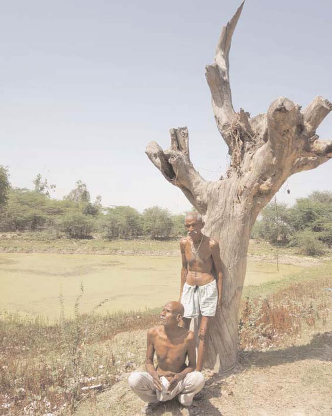 23 मई 2012: तस्वीरों में इंडिया टुडे | पढ़ें इंडिया 23 मई 2012: तस्वीरों में इंडिया टुडे | <a style='COLOR: #d71920' href='http://bit.ly/indiatoday-hindi-section' target='_blank'>पढ़ें इंडिया