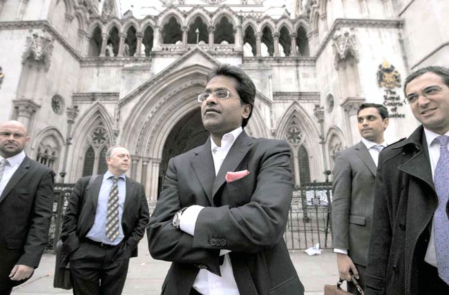 18 अप्रैल 2012: तस्‍वीरों में इंडिया टुडे | <a style='COLOR: #d71920' href='http://bit.ly/indiatoday-hindi-section' target='_blank'>पढ़ें इंडिया