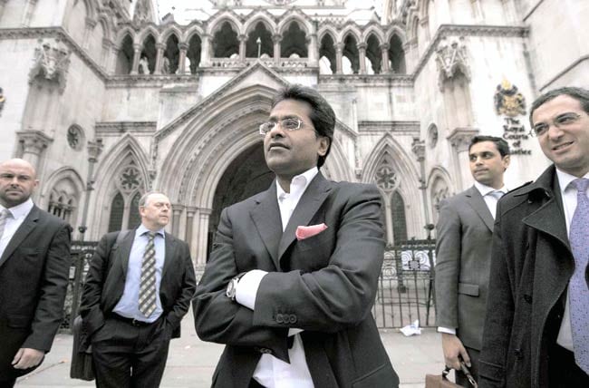 18 अप्रैल 2012: तस्वीरों में इंडिया टुडे | पढ़ें इंडिया 18 अप्रैल 2012: तस्वीरों में इंडिया टुडे | <a style='COLOR: #d71920' href='http://bit.ly/indiatoday-hindi-section' target='_blank'>पढ़ें इंडिया