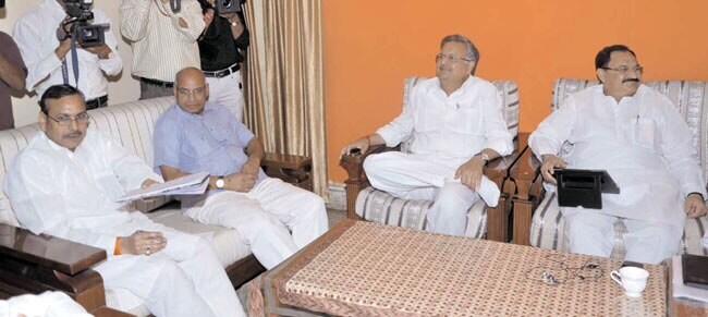 25 अप्रैल 2012: तस्वीरों में इंडिया टुडे | पढ़ें इंडिया 25 अप्रैल 2012: तस्वीरों में इंडिया टुडे | <a style='COLOR: #d71920' href='http://bit.ly/indiatoday-hindi-section' target='_blank'>पढ़ें इंडिया