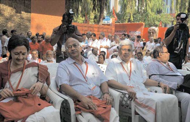 18 अप्रैल 2012: तस्‍वीरों में इंडिया टुडे | <a style='COLOR: #d71920' href='http://bit.ly/indiatoday-hindi-section' target='_blank'>पढ़ें इंडिया