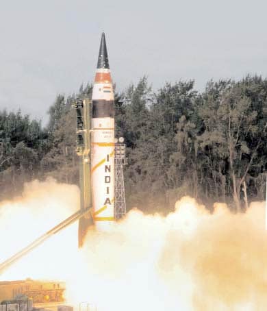 9 मई 2012: तस्वीरों में इंडिया टुडे | पढ़ें इंडिया 9 मई 2012: तस्वीरों में इंडिया टुडे | <a style='COLOR: #d71920' href='http://bit.ly/indiatoday-hindi-section' target='_blank'>पढ़ें इंडिया