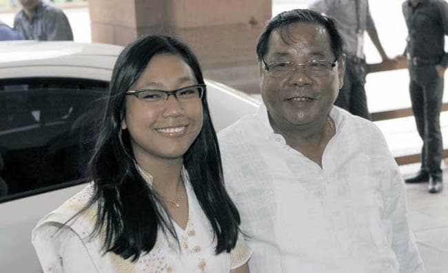 6 जून 2012: तस्वीरों में इंडिया टुडे | पढ़ें इंडिया 6 जून 2012: तस्वीरों में इंडिया टुडे | <a style='COLOR: #d71920' href='http://bit.ly/indiatoday-hindi-section' target='_blank'>पढ़ें इंडिया