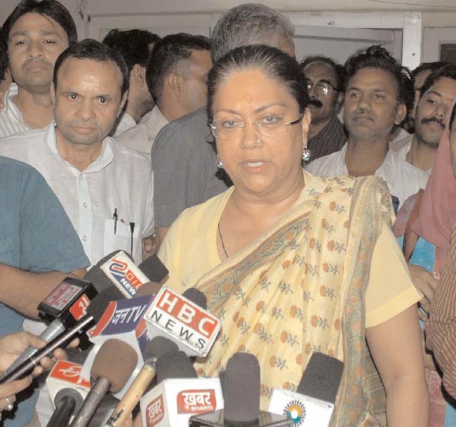 23 मई 2012: तस्वीरों में इंडिया टुडे | पढ़ें इंडिया 23 मई 2012: तस्वीरों में इंडिया टुडे | <a style='COLOR: #d71920' href='http://bit.ly/indiatoday-hindi-section' target='_blank'>पढ़ें इंडिया