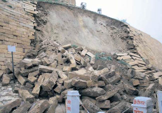 6 जून 2012: तस्‍वीरों में इंडिया टुडे | <a style='COLOR: #d71920' href='http://bit.ly/indiatoday-hindi-section' target='_blank'>पढ़ें इंडिया