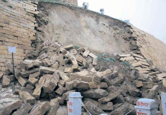 6 जून 2012: तस्वीरों में इंडिया टुडे | पढ़ें इंडिया 6 जून 2012: तस्वीरों में इंडिया टुडे | <a style='COLOR: #d71920' href='http://bit.ly/indiatoday-hindi-section' target='_blank'>पढ़ें इंडिया