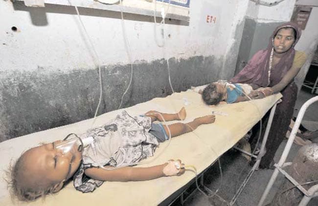 4 जुलाई 2012: तस्वीरों में इंडिया टुडे | पढ़ें इंडिया 4 जुलाई 2012: तस्वीरों में इंडिया टुडे | <a style='COLOR: #d71920' href='http://bit.ly/indiatoday-hindi-section' target='_blank'>पढ़ें इंडिया