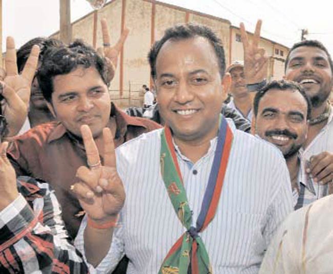 4 जुलाई 2012: तस्‍वीरों में इंडिया टुडे | <a style='COLOR: #d71920' href='http://bit.ly/indiatoday-hindi-section' target='_blank'>पढ़ें इंडिया