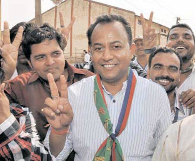 4 जुलाई 2012: तस्वीरों में इंडिया टुडे | पढ़ें इंडिया 4 जुलाई 2012: तस्वीरों में इंडिया टुडे | <a style='COLOR: #d71920' href='http://bit.ly/indiatoday-hindi-section' target='_blank'>पढ़ें इंडिया