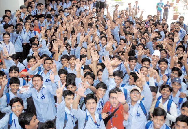 13 जून 2012: तस्वीरों में इंडिया टुडे | पढ़ें इंडिया 13 जून 2012: तस्वीरों में इंडिया टुडे | <a style='COLOR: #d71920' href='http://bit.ly/indiatoday-hindi-section' target='_blank'>पढ़ें इंडिया