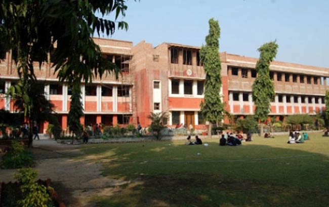 देश के 10 सर्वश्रेष्‍ठ साइंस कॉलेज | <a style='COLOR: #d71920' href='http://bit.ly/NfG6xf'