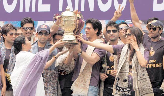 13 जून 2012: तस्वीरों में इंडिया टुडे | पढ़ें इंडिया 13 जून 2012: तस्वीरों में इंडिया टुडे | <a style='COLOR: #d71920' href='http://bit.ly/indiatoday-hindi-section' target='_blank'>पढ़ें इंडिया