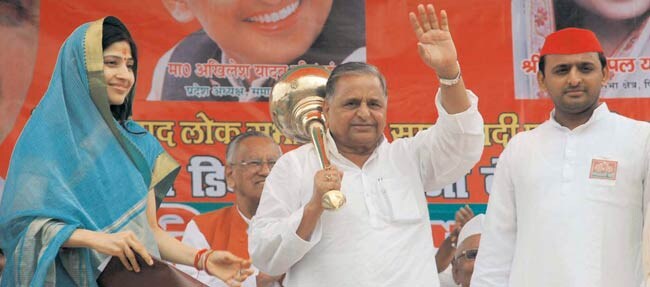 4 जुलाई 2012: तस्वीरों में इंडिया टुडे | पढ़ें इंडिया 4 जुलाई 2012: तस्वीरों में इंडिया टुडे | <a style='COLOR: #d71920' href='http://bit.ly/indiatoday-hindi-section' target='_blank'>पढ़ें इंडिया