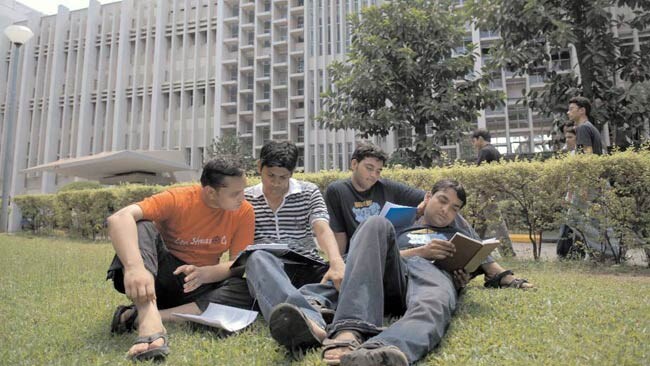 4 जुलाई 2012: तस्वीरों में इंडिया टुडे | पढ़ें इंडिया 4 जुलाई 2012: तस्वीरों में इंडिया टुडे | <a style='COLOR: #d71920' href='http://bit.ly/indiatoday-hindi-section' target='_blank'>पढ़ें इंडिया