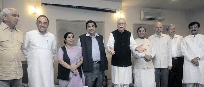 4 जुलाई 2012: तस्वीरों में इंडिया टुडे | पढ़ें इंडिया 4 जुलाई 2012: तस्वीरों में इंडिया टुडे | <a style='COLOR: #d71920' href='http://bit.ly/indiatoday-hindi-section' target='_blank'>पढ़ें इंडिया