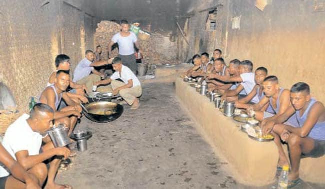 4 जुलाई 2012: तस्वीरों में इंडिया टुडे | पढ़ें इंडिया 4 जुलाई 2012: तस्वीरों में इंडिया टुडे | <a style='COLOR: #d71920' href='http://bit.ly/indiatoday-hindi-section' target='_blank'>पढ़ें इंडिया