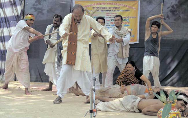 20 जून 2012: तस्‍वीरों में इंडिया टुडे | <a style='COLOR: #d71920' href='http://bit.ly/indiatoday-hindi-section' target='_blank'>पढ़ें इंडिया