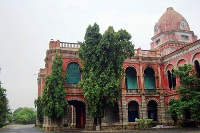 देश के 10 सर्वश्रेष्‍ठ साइंस कॉलेज | <a style='COLOR: #d71920' href='http://bit.ly/NfG6xf'