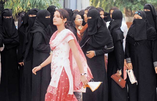 4 जुलाई 2012: तस्वीरों में इंडिया टुडे | पढ़ें इंडिया 4 जुलाई 2012: तस्वीरों में इंडिया टुडे | <a style='COLOR: #d71920' href='http://bit.ly/indiatoday-hindi-section' target='_blank'>पढ़ें इंडिया