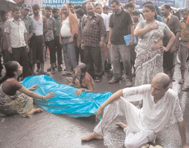 01 अगस्त 2012: तस्वीरों में इंडिया टुडे | पढ़ें इंडिया 01 अगस्त 2012: तस्वीरों में इंडिया टुडे | <a style='COLOR: #d71920' href='http://bit.ly/indiatoday-hindi-section' target='_blank'>पढ़ें इंडिया