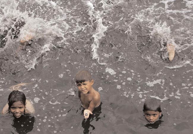 01 अगस्त 2012: तस्वीरों में इंडिया टुडे | पढ़ें इंडिया 01 अगस्त 2012: तस्वीरों में इंडिया टुडे | <a style='COLOR: #d71920' href='http://bit.ly/indiatoday-hindi-section' target='_blank'>पढ़ें इंडिया