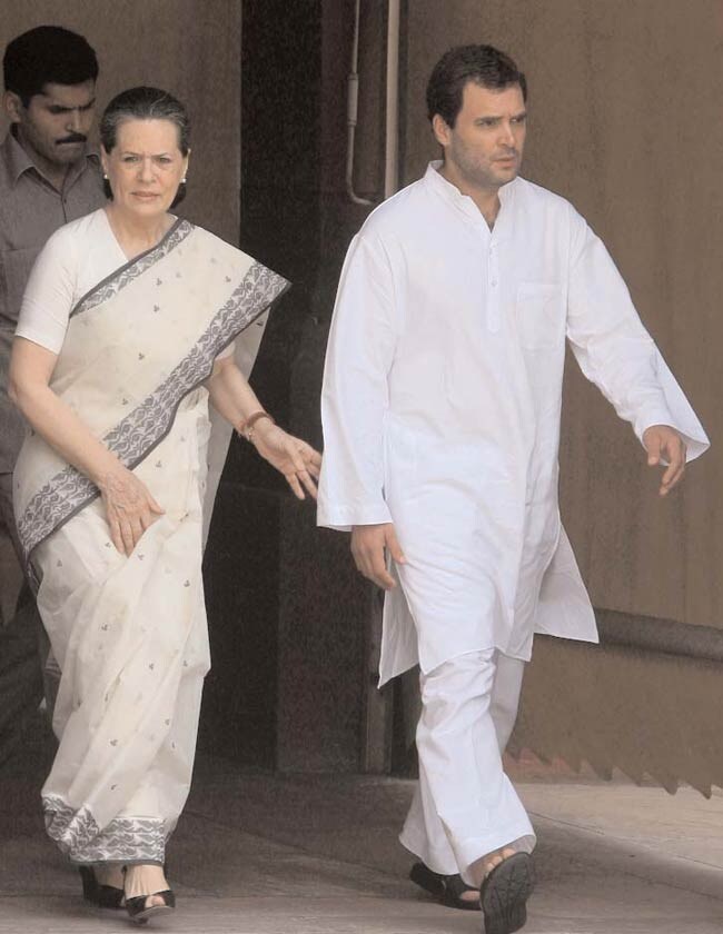 01 अगस्त 2012: तस्वीरों में इंडिया टुडे | पढ़ें इंडिया 01 अगस्त 2012: तस्वीरों में इंडिया टुडे | <a style='COLOR: #d71920' href='http://bit.ly/indiatoday-hindi-section' target='_blank'>पढ़ें इंडिया