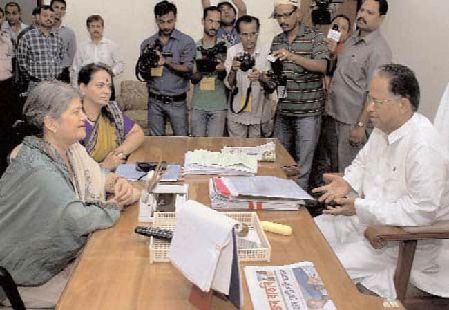 01 अगस्त 2012: तस्वीरों में इंडिया टुडे | पढ़ें इंडिया 01 अगस्त 2012: तस्वीरों में इंडिया टुडे | <a style='COLOR: #d71920' href='http://bit.ly/indiatoday-hindi-section' target='_blank'>पढ़ें इंडिया