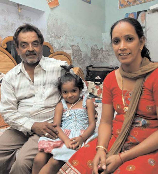 25 जुलाई 2012: तस्वीरों में इंडिया टुडे | पढ़ें इंडिया 25 जुलाई 2012: तस्वीरों में इंडिया टुडे | <a style='COLOR: #d71920' href='http://bit.ly/indiatoday-hindi-section' target='_blank'>पढ़ें इंडिया