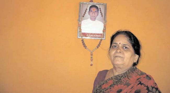 11 जुलाई 2012: तस्वीरों में इंडिया टुडे | पढ़ें इंडिया 11 जुलाई 2012: तस्वीरों में इंडिया टुडे | <a style='COLOR: #d71920' href='http://bit.ly/indiatoday-hindi-section' target='_blank'>पढ़ें इंडिया