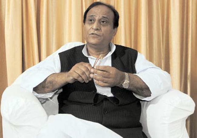 25 जुलाई 2012: तस्वीरों में इंडिया टुडे | पढ़ें इंडिया 25 जुलाई 2012: तस्वीरों में इंडिया टुडे | <a style='COLOR: #d71920' href='http://bit.ly/indiatoday-hindi-section' target='_blank'>पढ़ें इंडिया