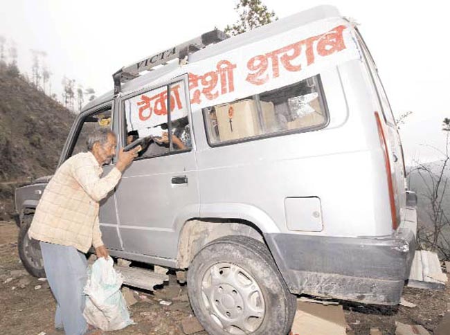 25 जुलाई 2012: तस्‍वीरों में इंडिया टुडे | <a style='COLOR: #d71920' href='http://bit.ly/indiatoday-hindi-section' target='_blank'>पढ़ें इंडिया
