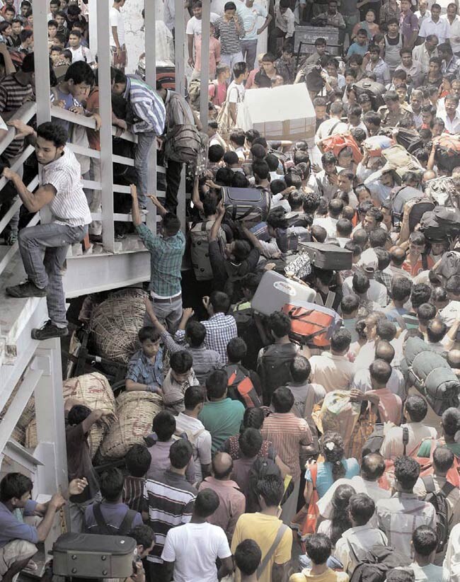 5 सितंबर 2012: तस्वीरों में इंडिया टुडे | पढ़ें इंडिया 5 सितंबर 2012: तस्वीरों में इंडिया टुडे | <a style='COLOR: #d71920' href='http://bit.ly/indiatoday-hindi-section' target='_blank'>पढ़ें इंडिया