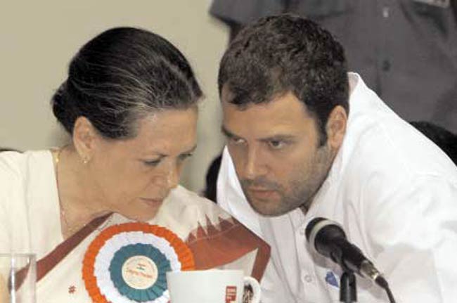 29 अगस्त 2012: तस्वीरों में इंडिया टुडे | पढ़ें इंडिया 29 अगस्त 2012: तस्वीरों में इंडिया टुडे | <a style='COLOR: #d71920' href='http://bit.ly/indiatoday-hindi-section' target='_blank'>पढ़ें इंडिया