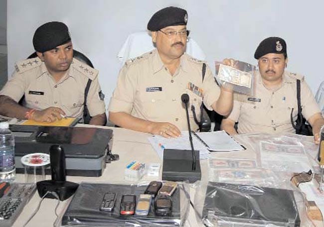 29 अगस्त 2012: तस्वीरों में इंडिया टुडे | पढ़ें इंडिया 29 अगस्त 2012: तस्वीरों में इंडिया टुडे | <a style='COLOR: #d71920' href='http://bit.ly/indiatoday-hindi-section' target='_blank'>पढ़ें इंडिया