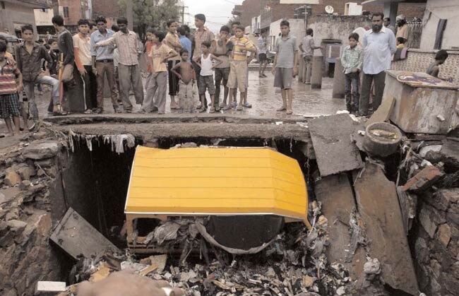 5 सितंबर 2012: तस्वीरों में इंडिया टुडे | पढ़ें इंडिया 5 सितंबर 2012: तस्वीरों में इंडिया टुडे | <a style='COLOR: #d71920' href='http://bit.ly/indiatoday-hindi-section' target='_blank'>पढ़ें इंडिया