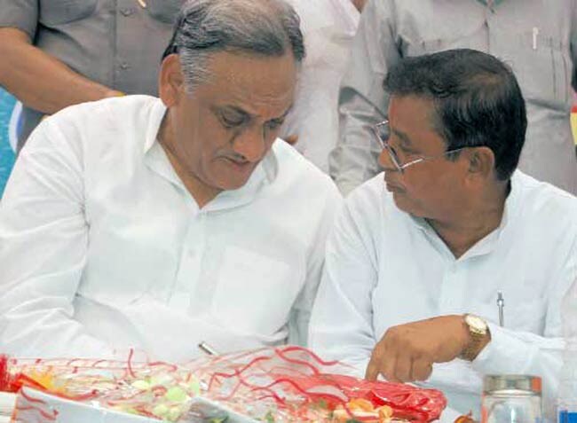 15 अगस्त 2012: तस्वीरों में इंडिया टुडे | पढ़ें इंडिया 15 अगस्त 2012: तस्वीरों में इंडिया टुडे | <a style='COLOR: #d71920' href='http://bit.ly/indiatoday-hindi-section' target='_blank'>पढ़ें इंडिया