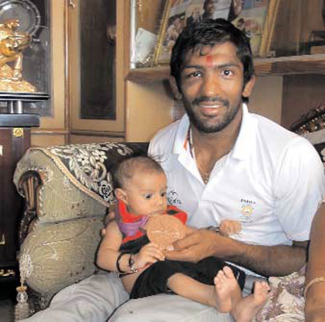 29 अगस्त 2012: तस्वीरों में इंडिया टुडे | पढ़ें इंडिया 29 अगस्त 2012: तस्वीरों में इंडिया टुडे | <a style='COLOR: #d71920' href='http://bit.ly/indiatoday-hindi-section' target='_blank'>पढ़ें इंडिया