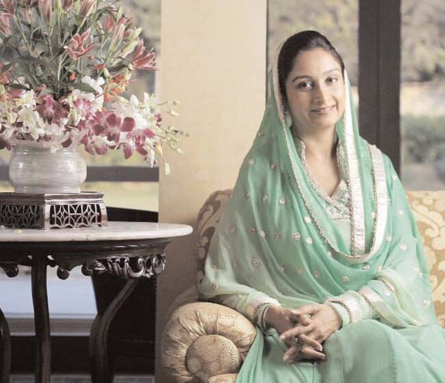 एलिट डॉटर एंड वाइव्स क्लब | <a style='COLOR: #d71920' href='http://bit.ly/ORMKZ7' एलिट डॉटर एंड वाइव्स क्लब | <a style='COLOR: #d71920' href='http://bit.ly/ORMKZ7'