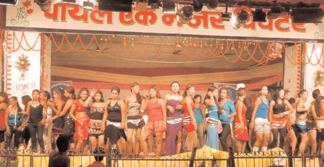 12 सितंबर 2012: तस्वीरों में इंडिया टुडे | पढ़ें इंडिया 12 सितंबर 2012: तस्वीरों में इंडिया टुडे | <a style='COLOR: #d71920' href='http://bit.ly/indiatoday-hindi-section' target='_blank'>पढ़ें इंडिया