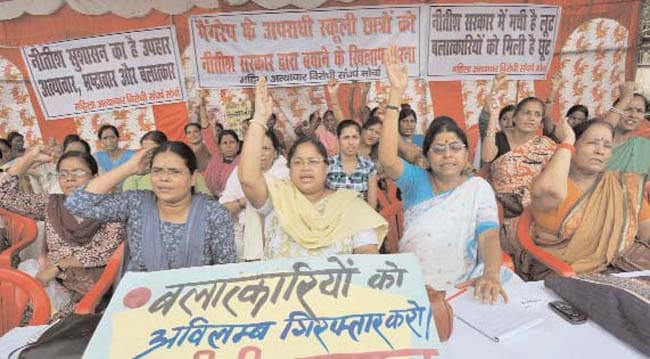 12 सितंबर 2012: तस्वीरों में इंडिया टुडे | पढ़ें इंडिया 12 सितंबर 2012: तस्वीरों में इंडिया टुडे | <a style='COLOR: #d71920' href='http://bit.ly/indiatoday-hindi-section' target='_blank'>पढ़ें इंडिया