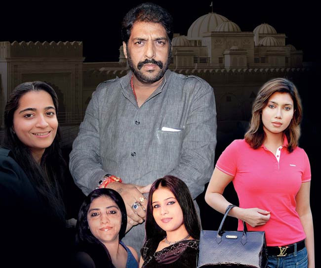 12 सितंबर 2012: तस्‍वीरों में इंडिया टुडे | <a style='COLOR: #d71920' href='http://bit.ly/indiatoday-hindi-section' target='_blank'>पढ़ें इंडिया