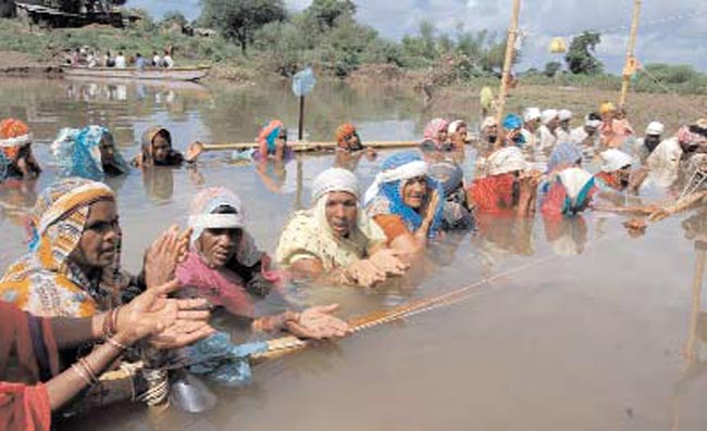 26 सितंबर 2012: तस्‍वीरों में इंडिया टुडे | <a style='COLOR: #d71920' href='http://bit.ly/indiatoday-hindi-section' target='_blank'>पढ़ें इंडिया