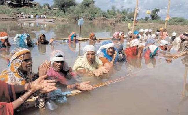 26 सितंबर 2012: तस्वीरों में इंडिया टुडे | पढ़ें इंडिया 26 सितंबर 2012: तस्वीरों में इंडिया टुडे | <a style='COLOR: #d71920' href='http://bit.ly/indiatoday-hindi-section' target='_blank'>पढ़ें इंडिया