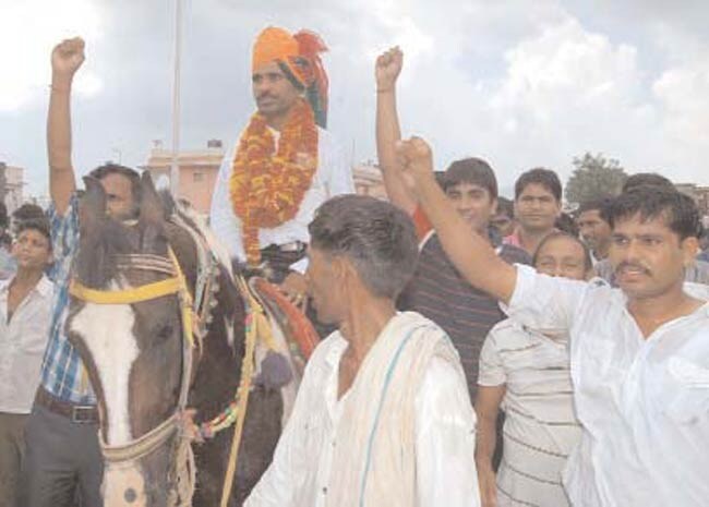 19 सितंबर 2012: तस्वीरों में इंडिया टुडे | पढ़ें इंडिया 19 सितंबर 2012: तस्वीरों में इंडिया टुडे | <a style='COLOR: #d71920' href='http://bit.ly/indiatoday-hindi-section' target='_blank'>पढ़ें इंडिया