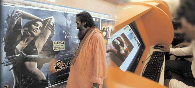 26 सितंबर 2012: तस्‍वीरों में इंडिया टुडे | <a style='COLOR: #d71920' href='http://bit.ly/indiatoday-hindi-section' target='_blank'>पढ़ें इंडिया